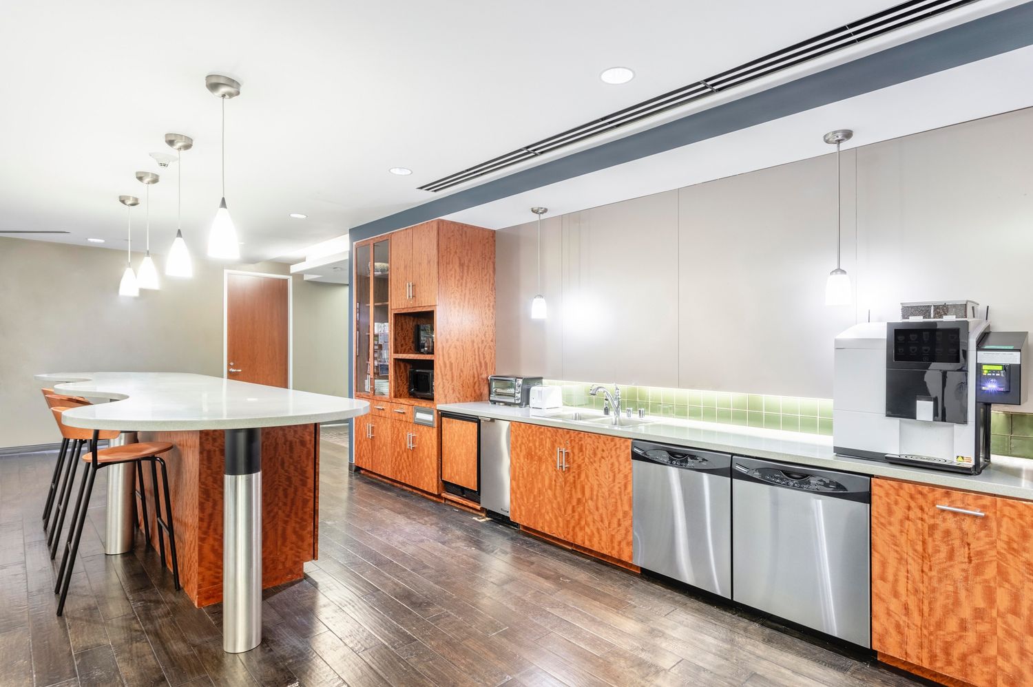 One Lincoln Centre: 18 W 140 Butterfield Road, Oak Brook, IL 60181